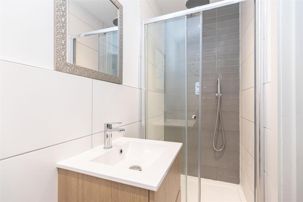 Additional image 13 of Stunning 1st Floor Apartment in Richmond Park Avenue