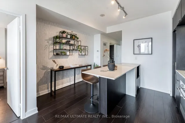 Additional image 13 of 170 sumach St Unit 1404