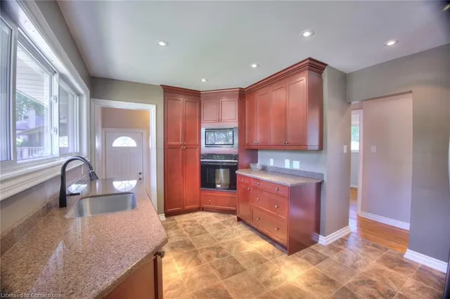 Additional image 10 of 71 Broadmoor Ave