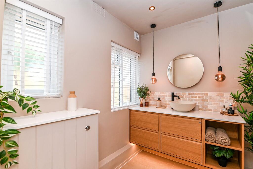 Additional image 11 of Seaward Avenue, Barton on Sea, New Milton, Hampshire, BH25