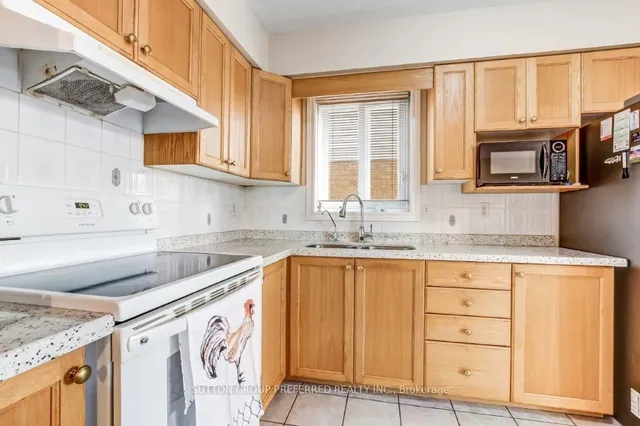 Additional image 3 of 187 Hollyridge Cres