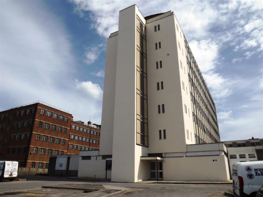 Additional image 5 of Studios, Bills Included!