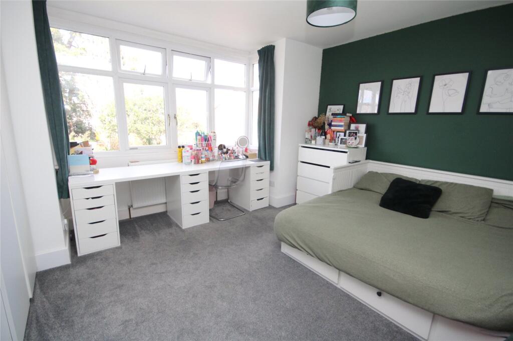 Additional image 10 of Barton Court Avenue, Barton on Sea, New Milton, Hampshire, BH25