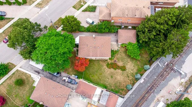 Additional image 28 of 61 Lord Roberts Dr