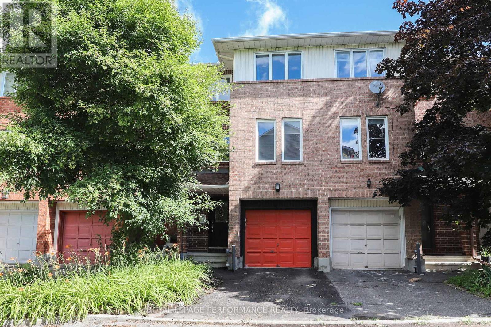 27 DRAYTON PRIVATE E|Ottawa, Ontario K1K4R1