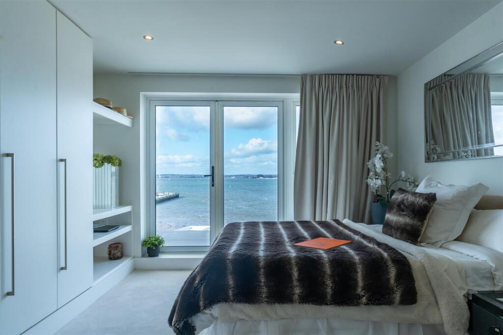 Additional image 15 of The Horseshoe, Sandbanks