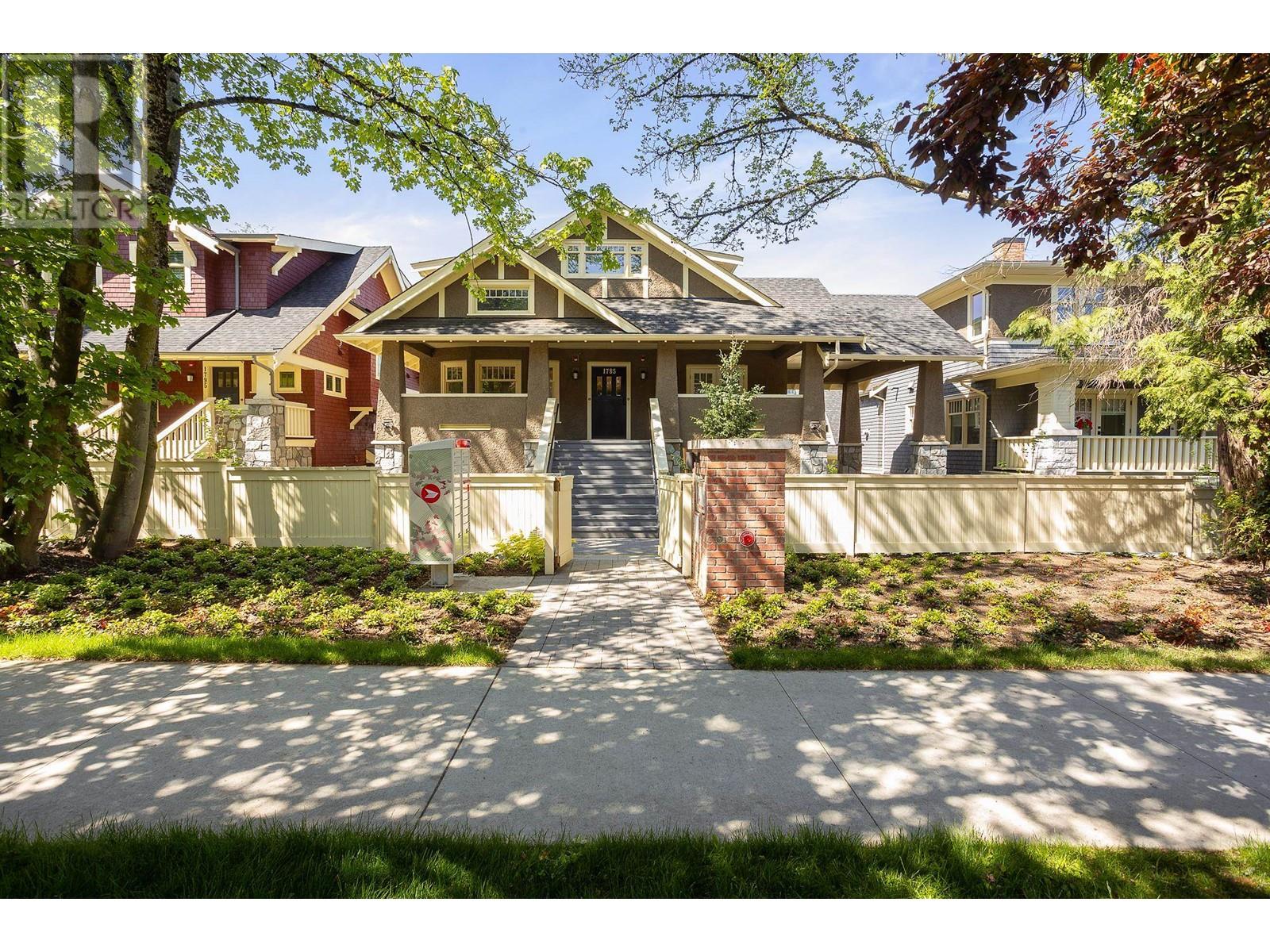 201 1785 W 16TH AVENUE|Vancouver, British Columbia V6J2L9