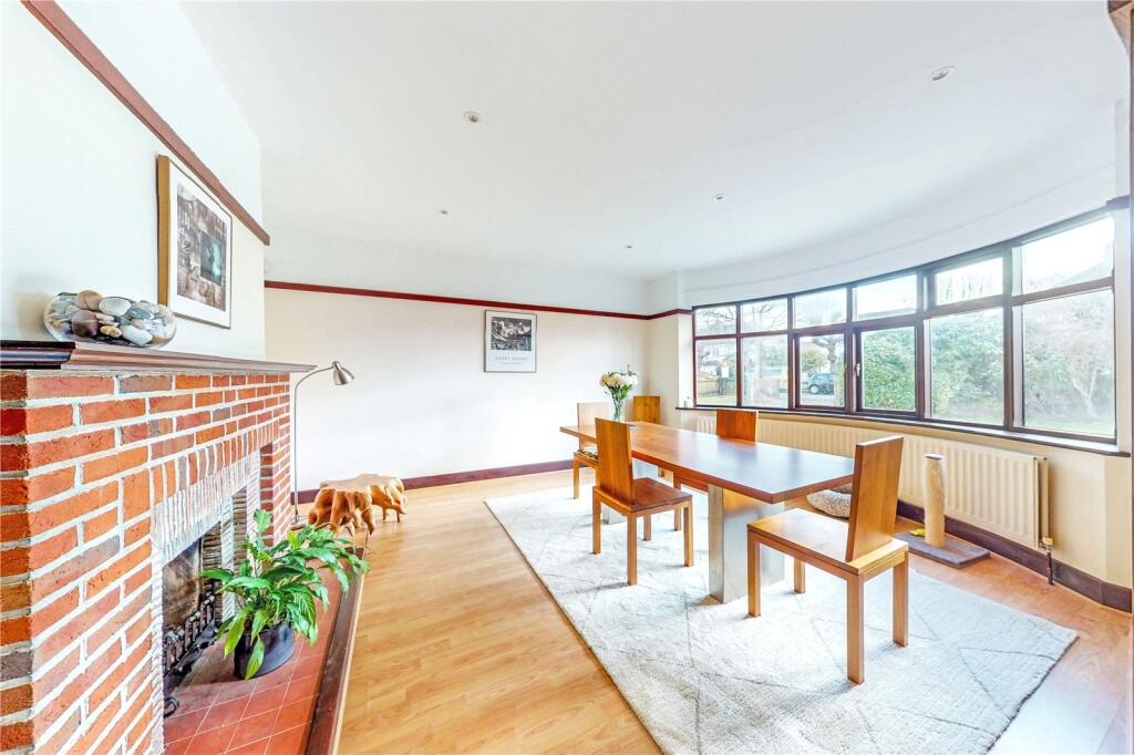 Additional image 8 of Chestnut Avenue, Barton on Sea, New Milton, Hampshire, BH25
