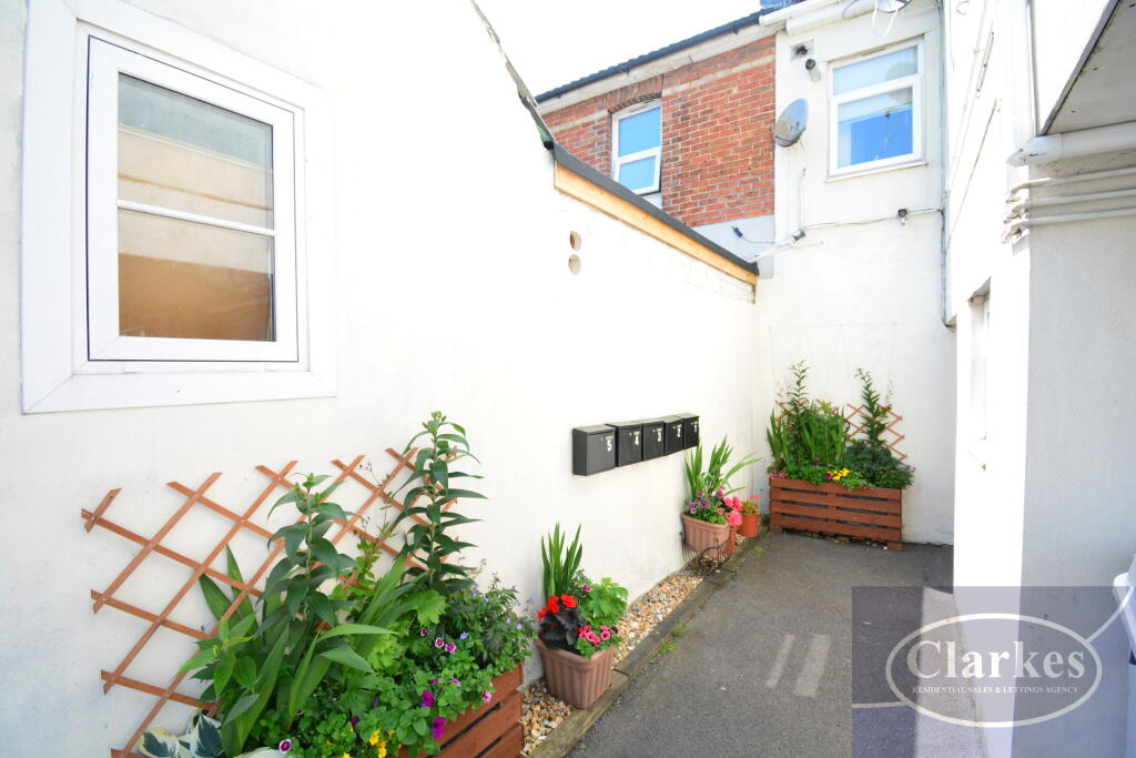 Additional image 8 of 2 Bed Flat With Parking in Winton