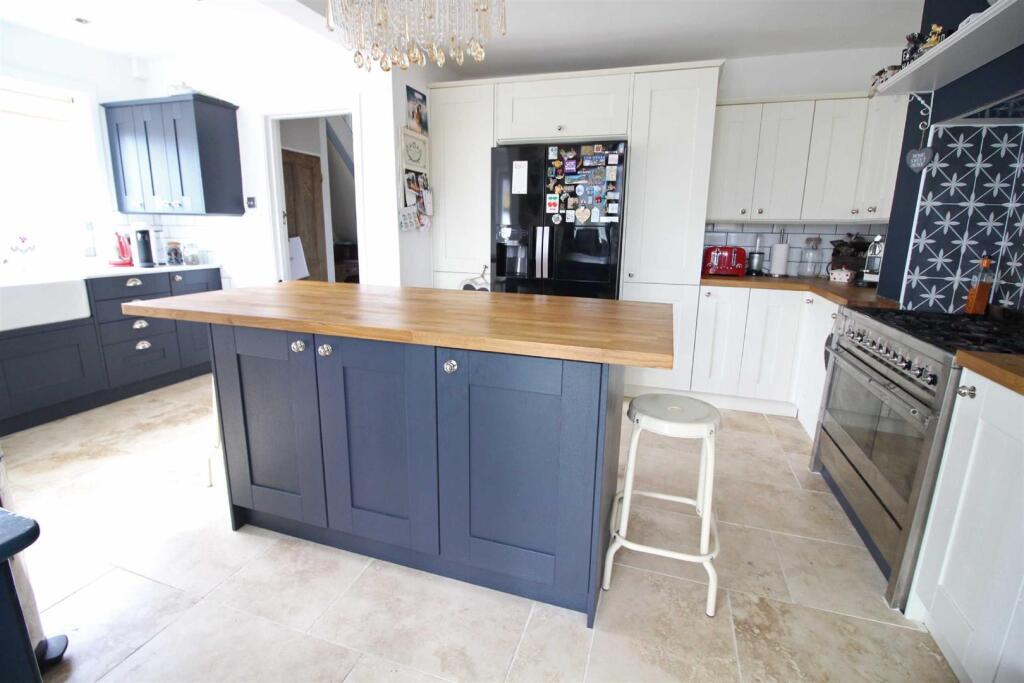 Additional image 3 of Christchurch Road, Barton On Sea, Hampshire, BH25
