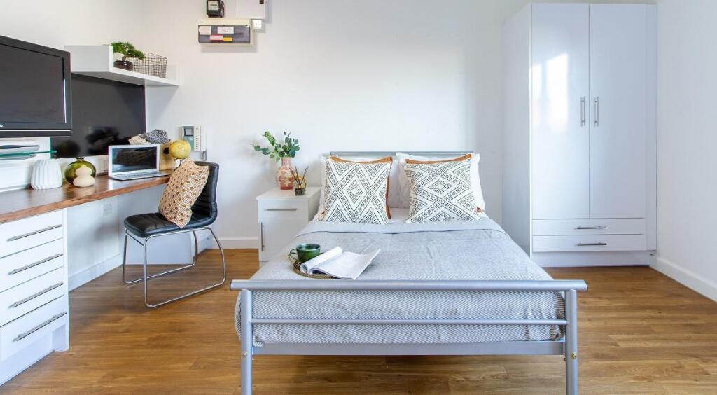 Additional image 20 of Birmingham | Student | September | B19