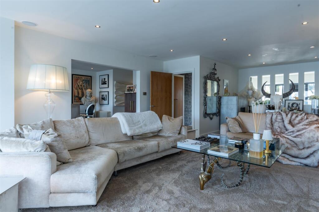 Additional image 26 of The Horseshoe, Sandbanks