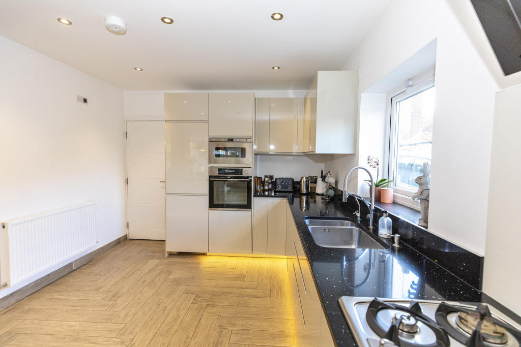 Additional image 15 of Family Let in Queens Park