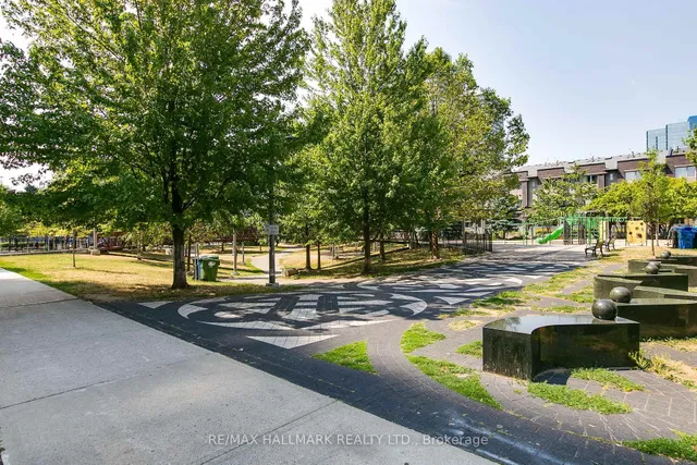 Additional image 44 of 275 Village Green Sq Unit 522