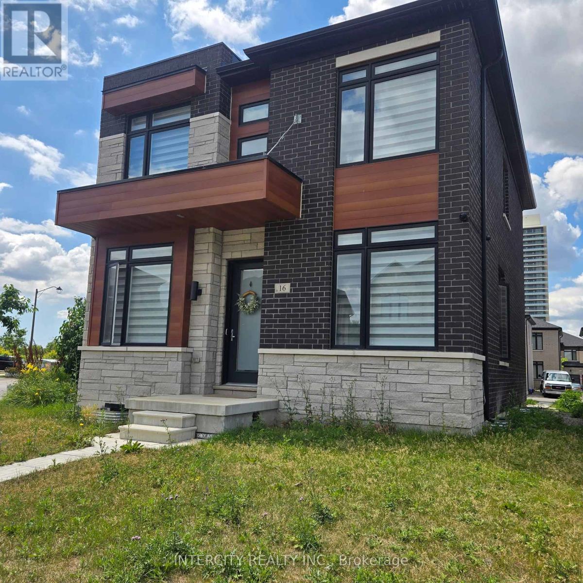 UPPER - 16 MOORCROFT PLACE|Brampton (Bram East), Ontario L4H3N5
