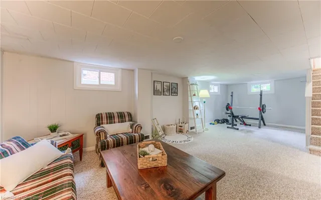 Additional image 33 of 32 Ellis Ave