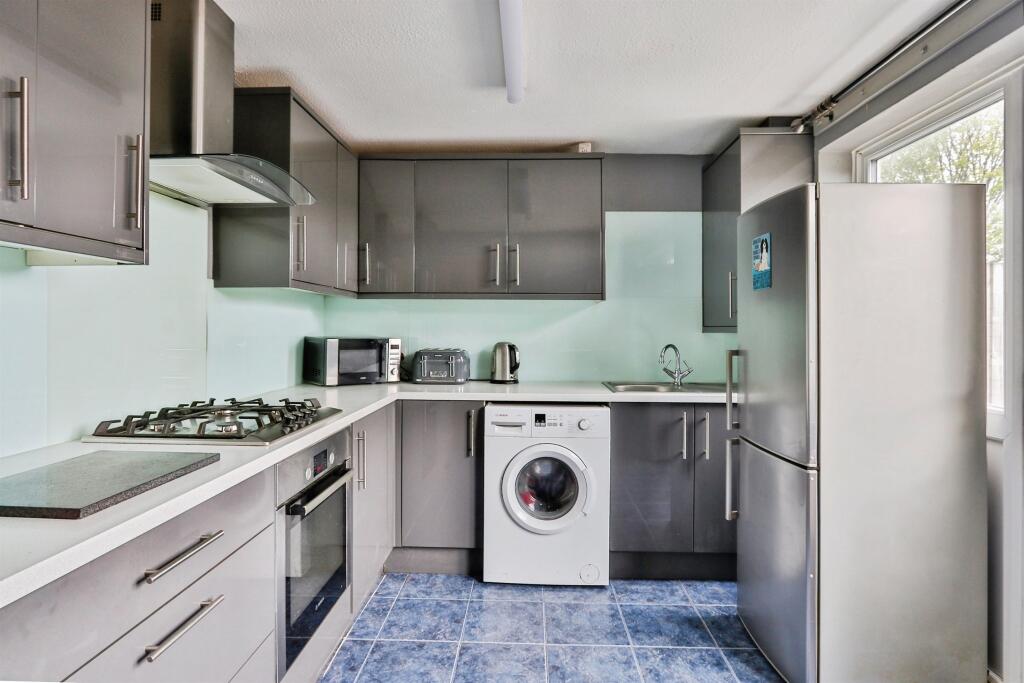 Additional image 4 of Holbury Close, BOURNEMOUTH