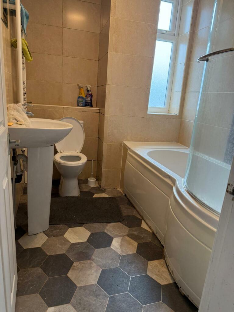 Additional image 12 of 34 A Battenberg Road