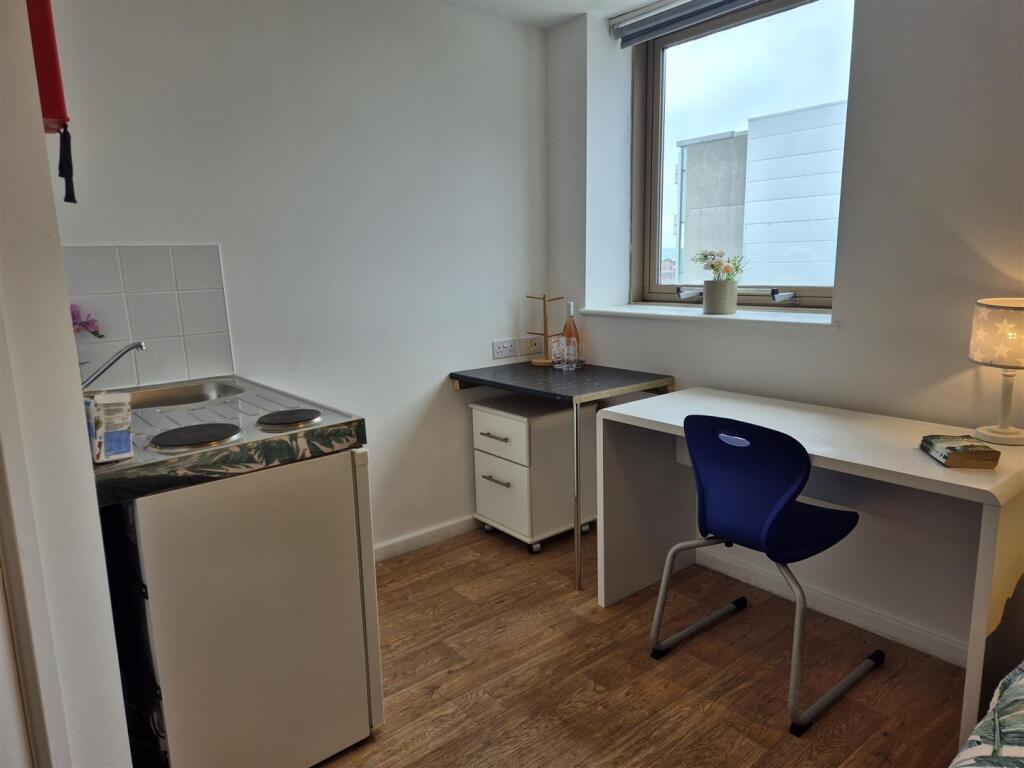 Additional image 7 of Studios, Bills Included!