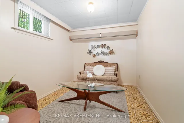 Additional image 34 of 28 Futura Dr