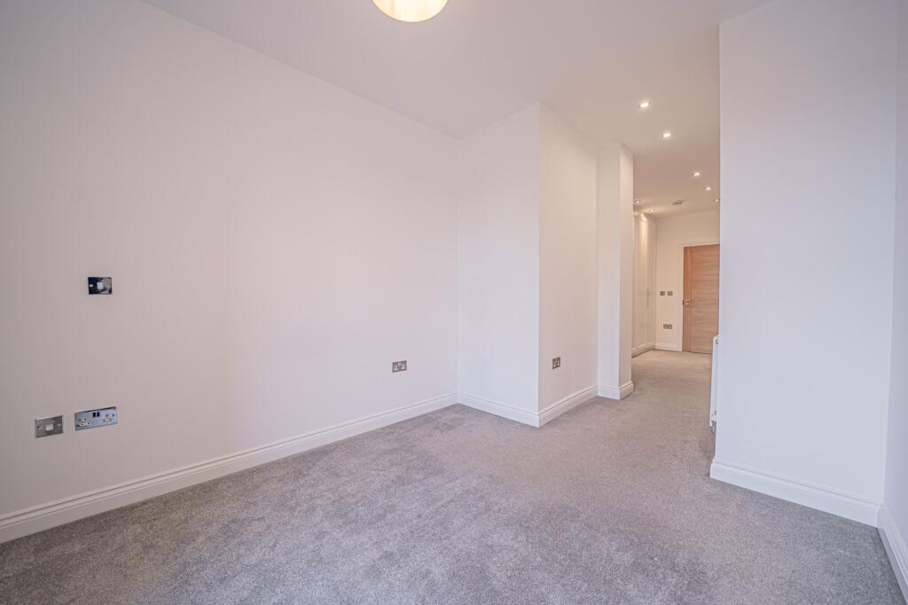 Additional image 10 of Main Street, Shirley, B90