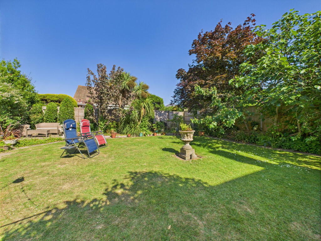 Additional image 20 of George V Avenue, Worthing, BN11