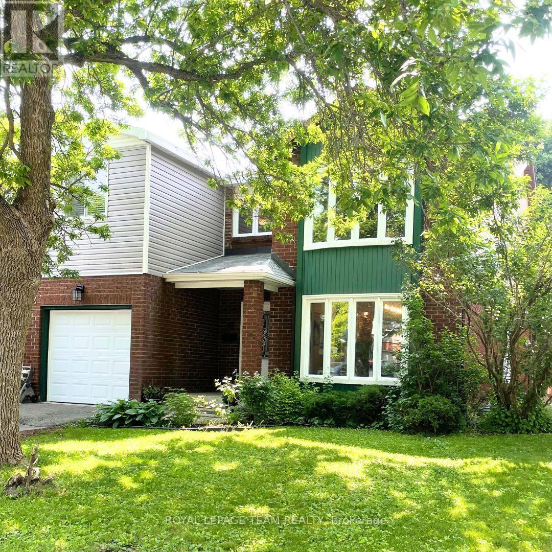 62 PITTAWAY AVENUE|Ottawa, Ontario K1G4N9