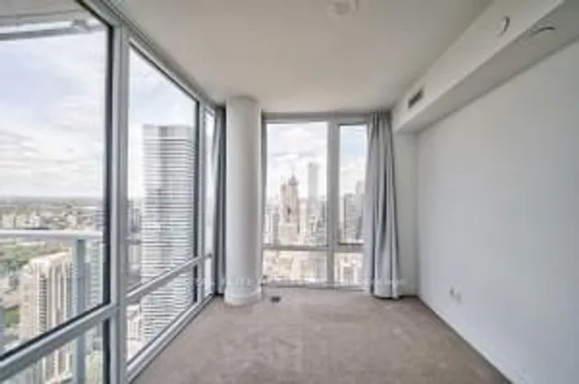 Additional image 20 of 501 Yonge St Unit 4902