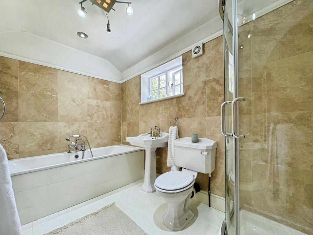 Additional image 17 of Wootton Wawen, Double Carport, Stunning Interior