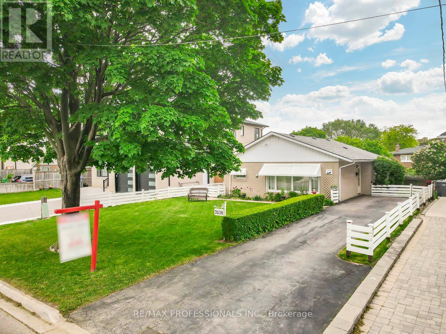 7638 REDSTONE ROAD|Mississauga (Malton), Ontario L4T2B9