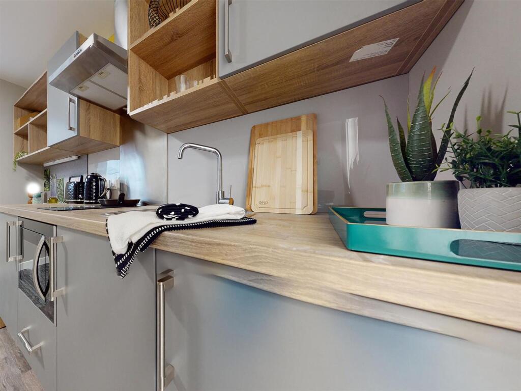 Additional image 22 of Aberdeen | Student | September | AB11