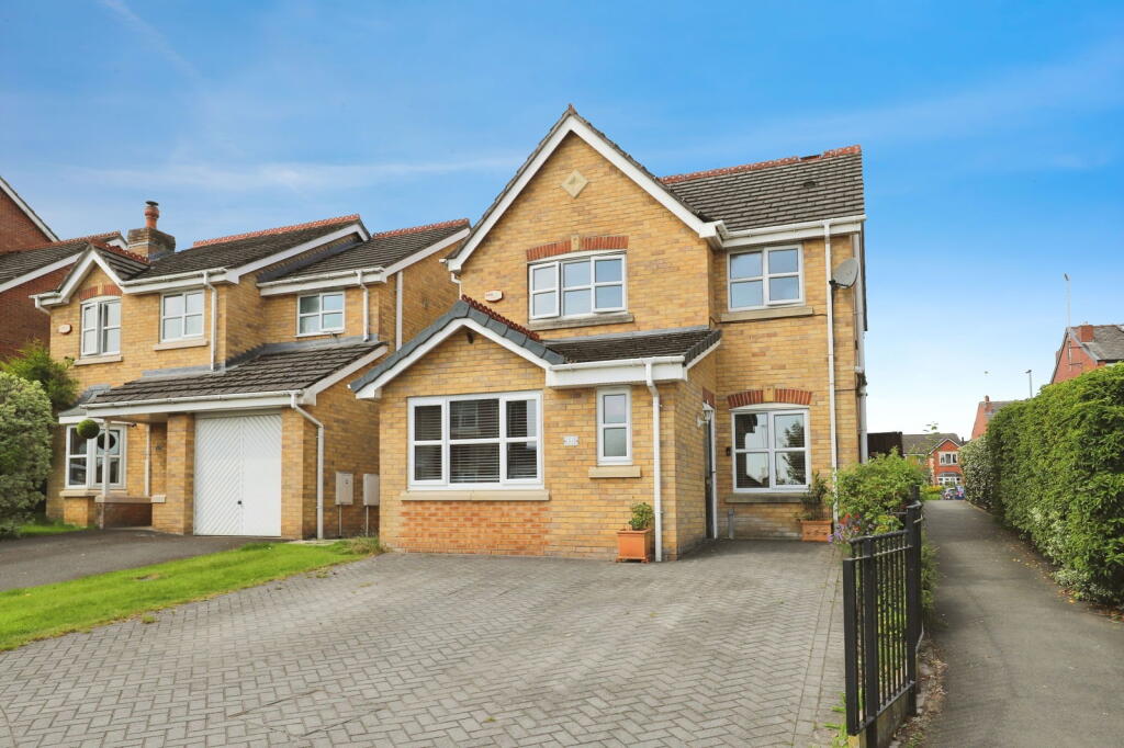 Linden Crescent, Tottington, Bury, BL8 3GE