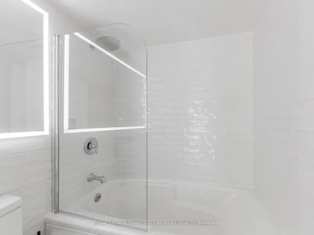 Additional image 20 of 10 Queens Quay Unit 811