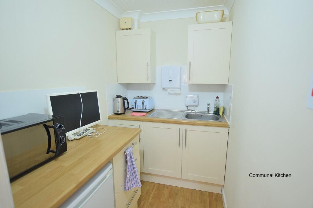 Additional image 8 of Station Road, New Milton, Hampshire. BH25 6HX