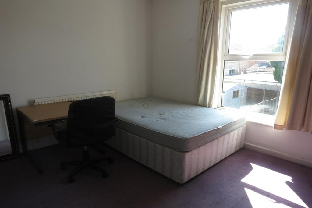 Additional image 10 of 4 bedroom Semi Detached House in Winton