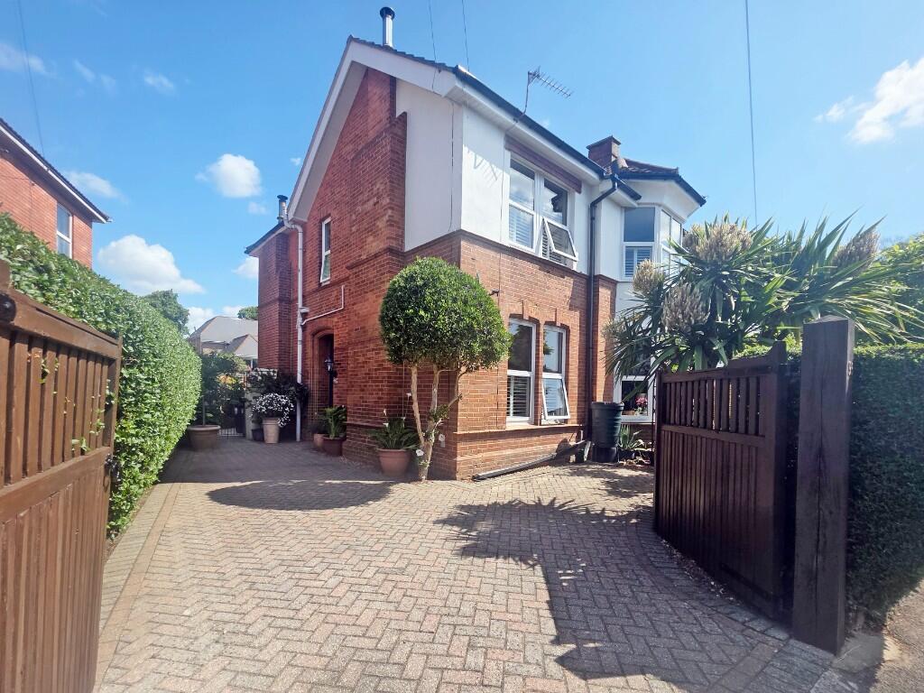 Chatsworth Road, Bournemouth, BH8