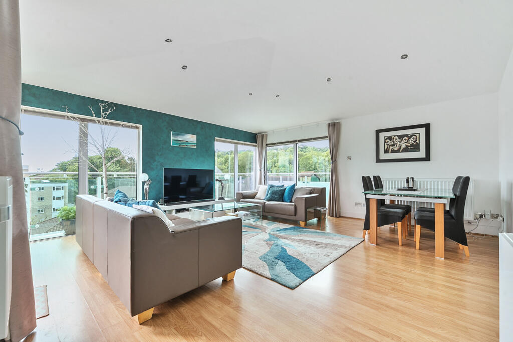 London Road, Brighton, BN1