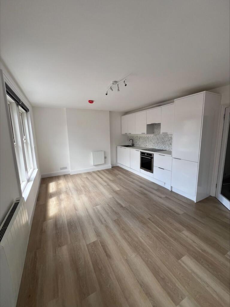 Additional image 3 of Two bedroom flat in sought after Charminster