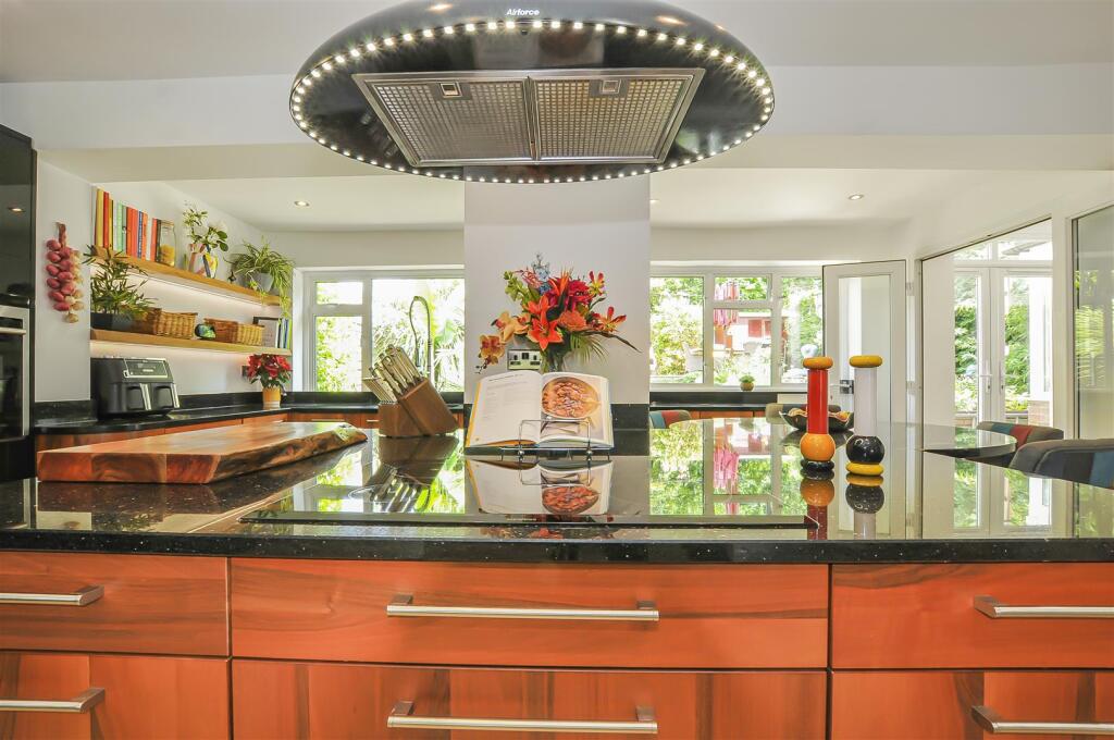 Additional image 8 of Reynards Way, Bricket Wood, St. Albans