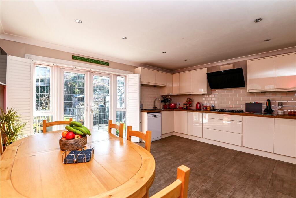 Additional image 3 of Willow Walk, Barton on Sea, New Milton, Hampshire, BH25