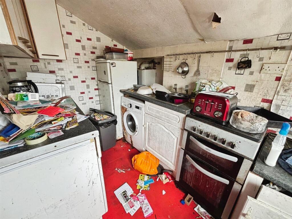 Additional image 5 of Hollingwood Lane, Great Horton, Bradford, BD7 4AL