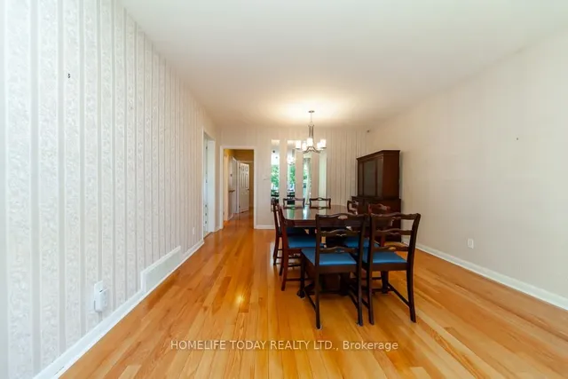 Additional image 5 of 61 Lord Roberts Dr