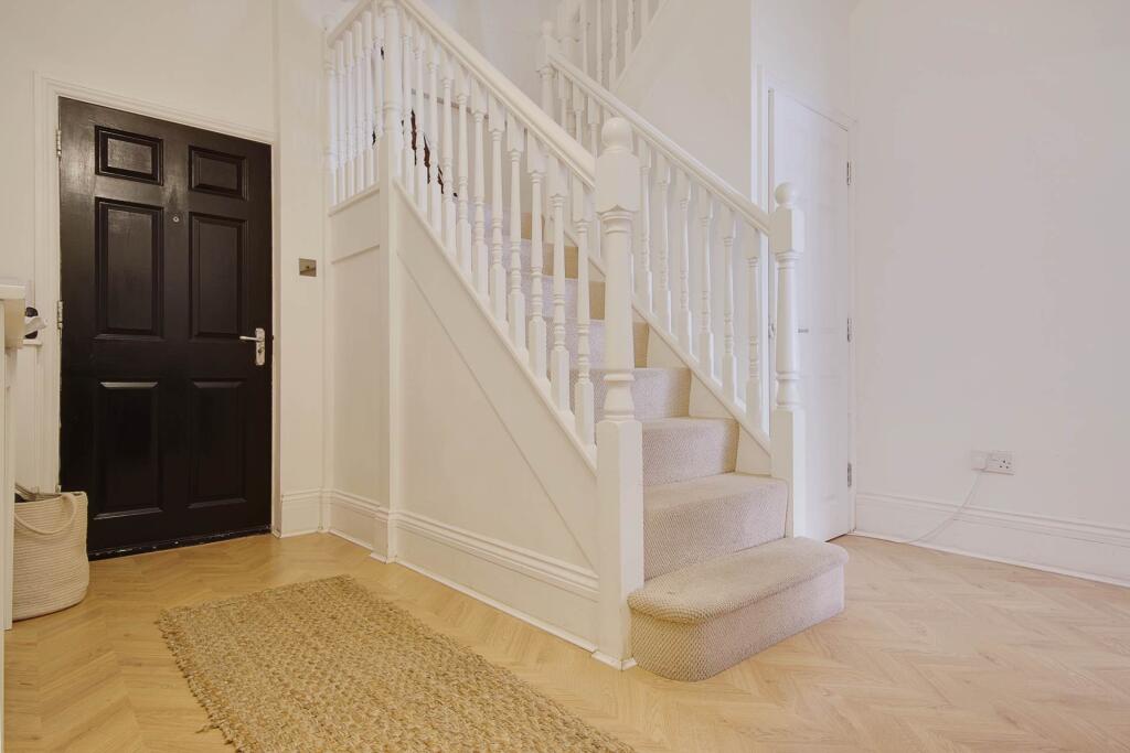 Additional image 10 of Close Talbot Woods,  Bournemouth *Garden Apartment*