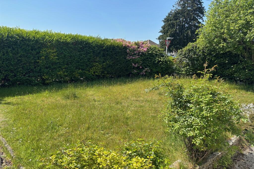 Additional image 11 of 5 bedroom Detached Chalet Bungalow in Wallisdown