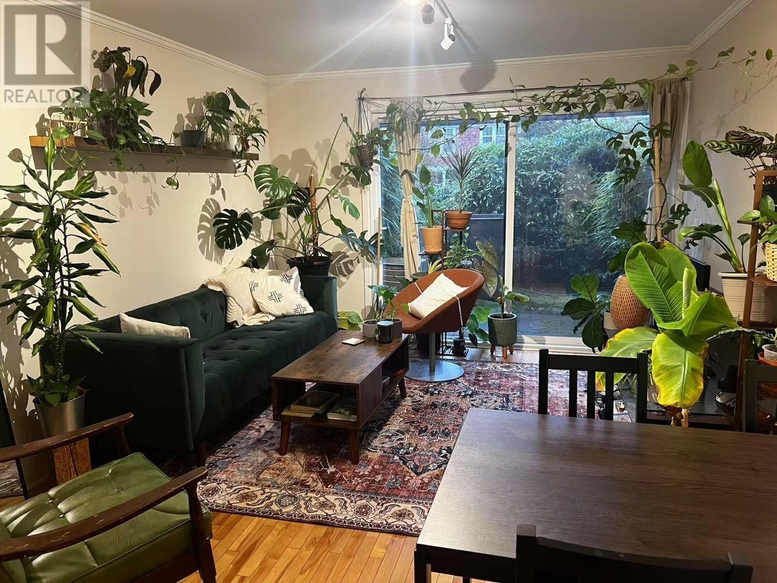 3 460 W 16TH AVENUE|Vancouver, British Columbia V5Y1Z3