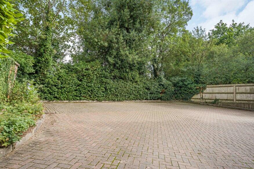 Additional image 15 of Roundwood Lane, Harpenden, AL5