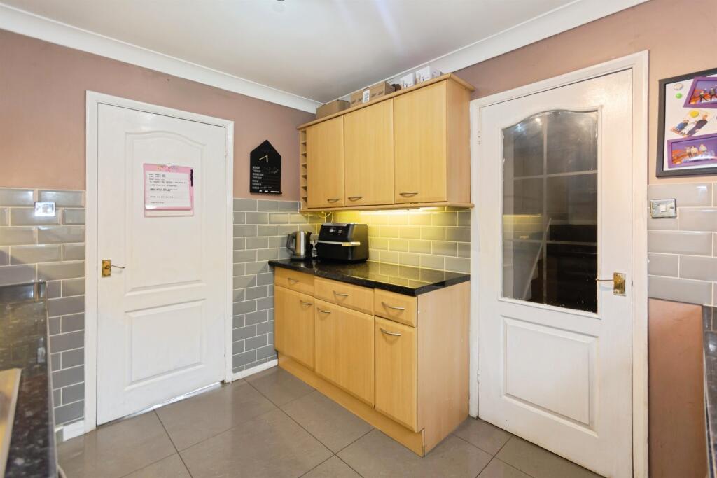 Additional image 5 of Huins Close, Redditch