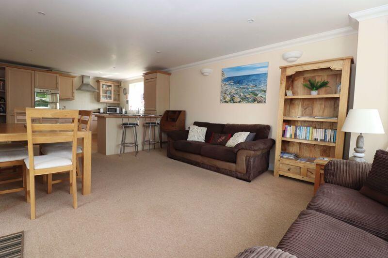 Additional image 4 of 3 Double Bedroom Apartment Close To Beach & Town Centre - Holiday Lets Permitted