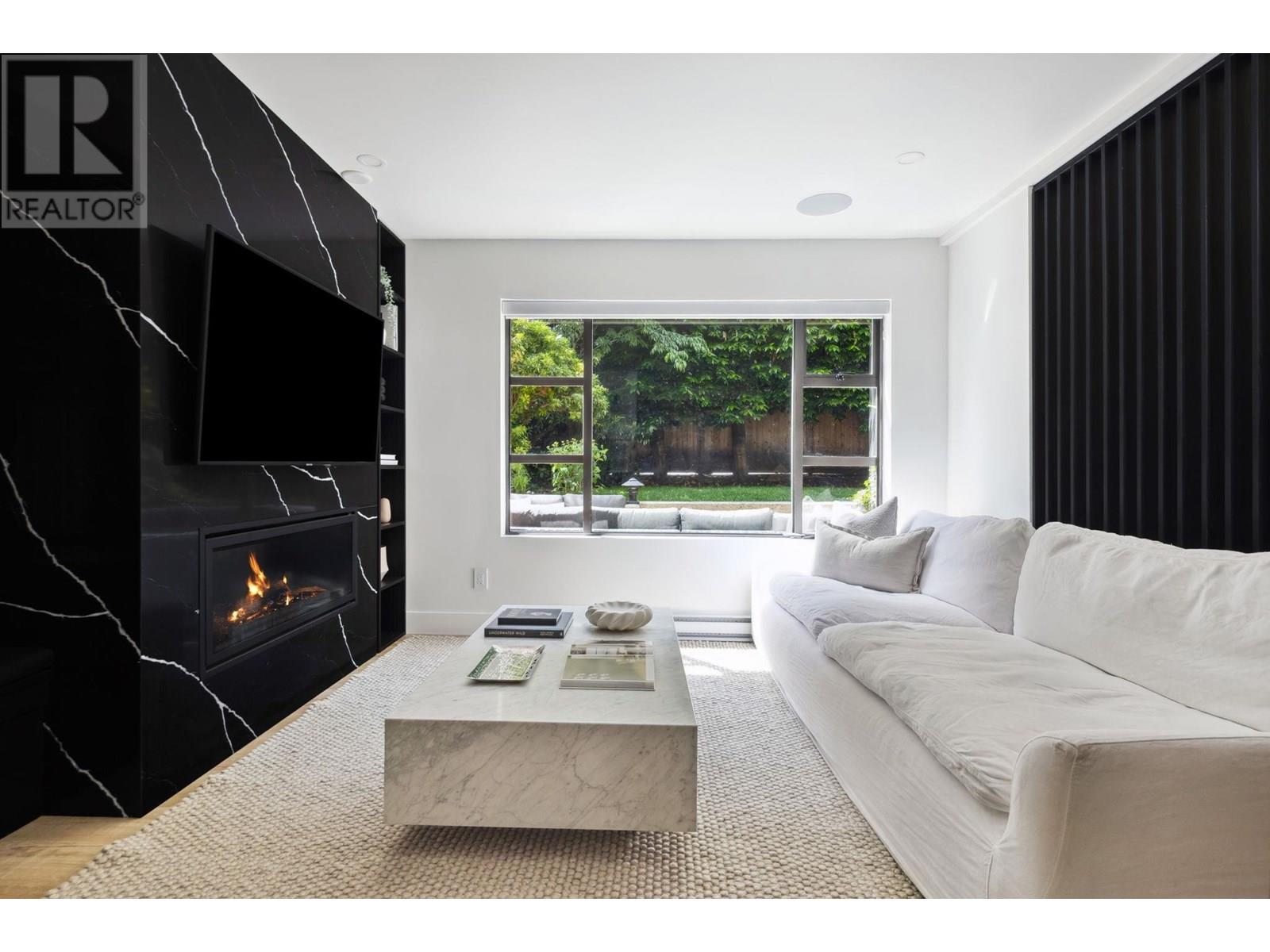 104 2119 YEW STREET|Vancouver, British Columbia V6K3G6