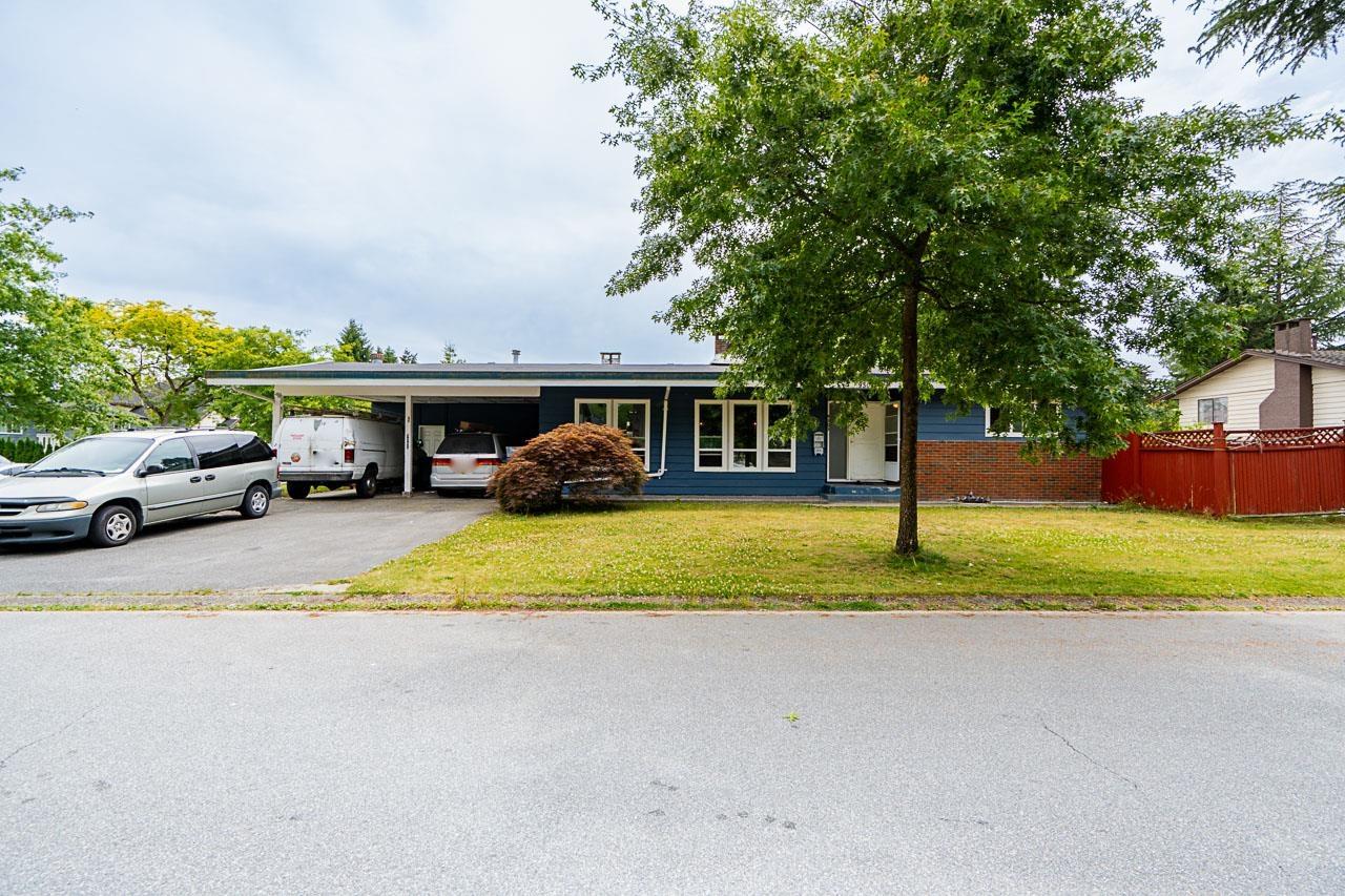 9303 STUART CRESCENT|Surrey, British Columbia V3V1T8